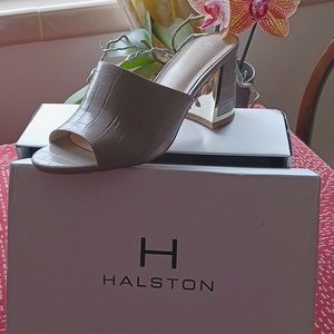 Halston, size 8, Taupe